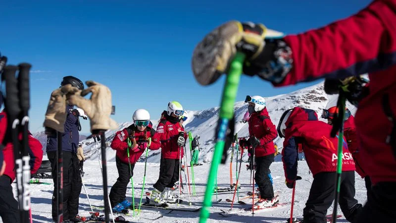 Turistas extranjeros vuelven a copar los centros de esquí en Chile tras la pandemia