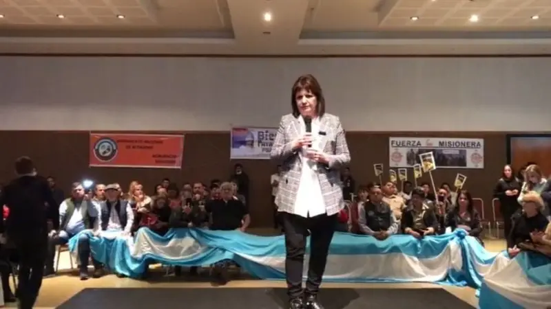 Bullrich reavivó el "sí se puede" antes de irse del país en plena campaña anticipada 