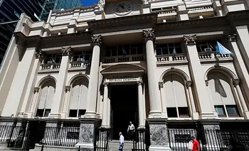 El Banco Central estableció feriado bancario en toda la Argentina por la visita del Papa | Bancos