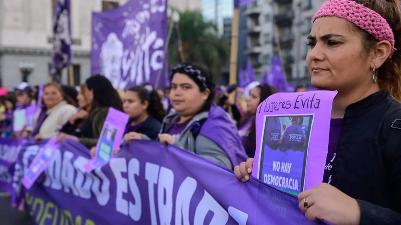Luchá contra la desinformación con este quizz, a 10 años del Ni Una Menos: ¿cuánto sabés del ajuste de Milei en género?
