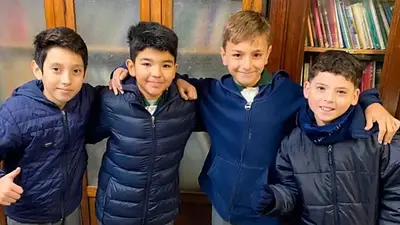 Cuatro nenes encontraron 50 mil pesos y tuvieron un gesto que nadie esperaba Cuatro nenes encontraron 50 mil pesos y tuvieron un gesto que nadie esperaba