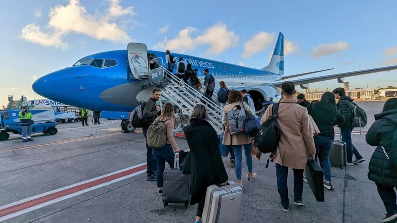 Viajó en un avión lleno de argentinos y se llevó una gran sorpresa.