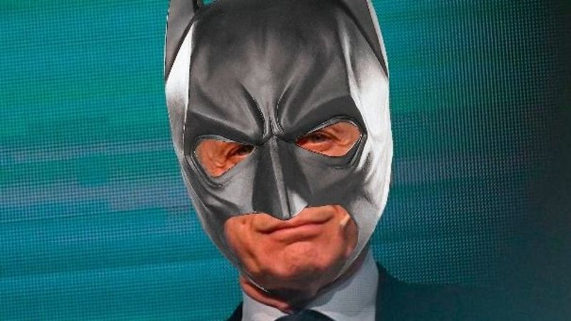 Mauricio Macri dice que es Batman en una entrevista con La Voz del Interior