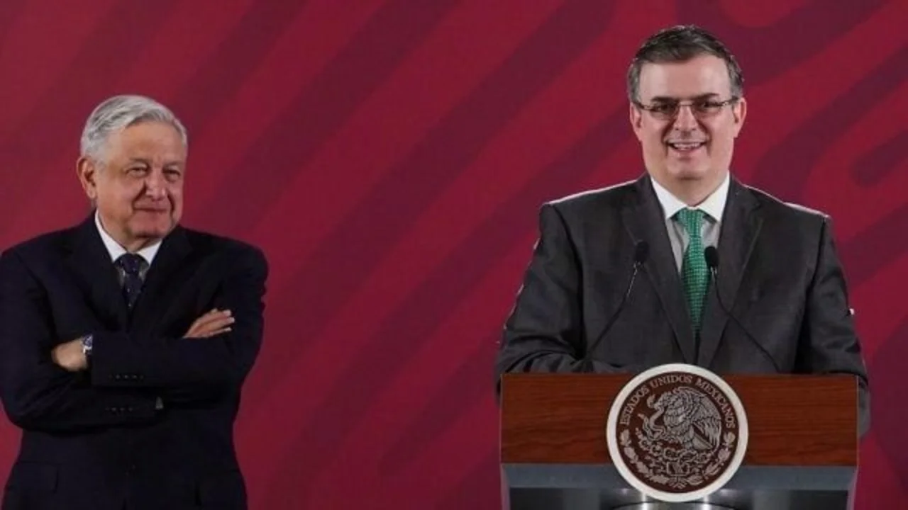 El canciller de México, Marcelo Ebrard, renunció y formalizó su candidatura a presidente 