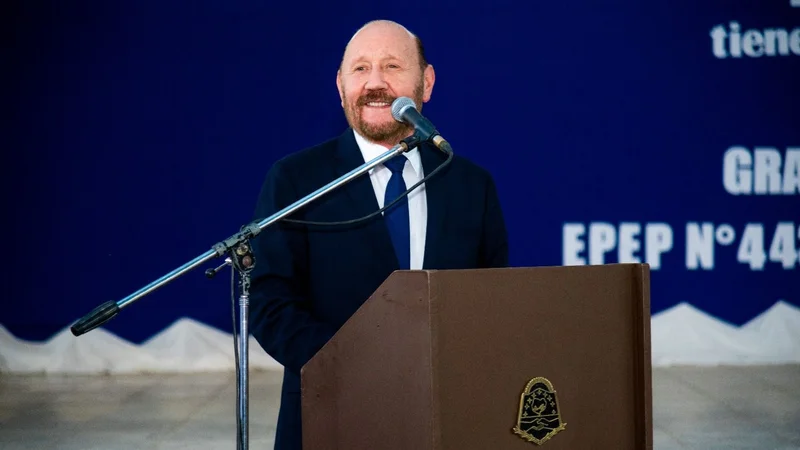 Insfrán apuntó contra la oposición y llamó a afianzar "la verdadera democracia"