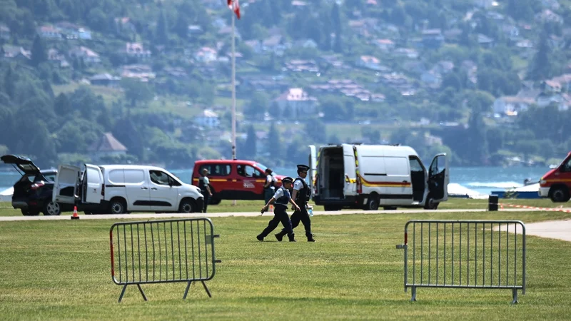 Un hombre hirió a cuatro niños con un cuchillo en un parque a orillas de un lago en una ciudad de los Alpes franceses.