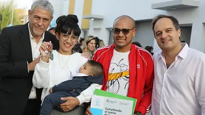 Maggiotti y Ferraresi encabezaron una nueva entrega de viviendas en el barrio Alianza de Avellaneda Maggiotti y Ferraresi encabezaron una nueva entrega de viviendas en el barrio Alianza de Avellaneda