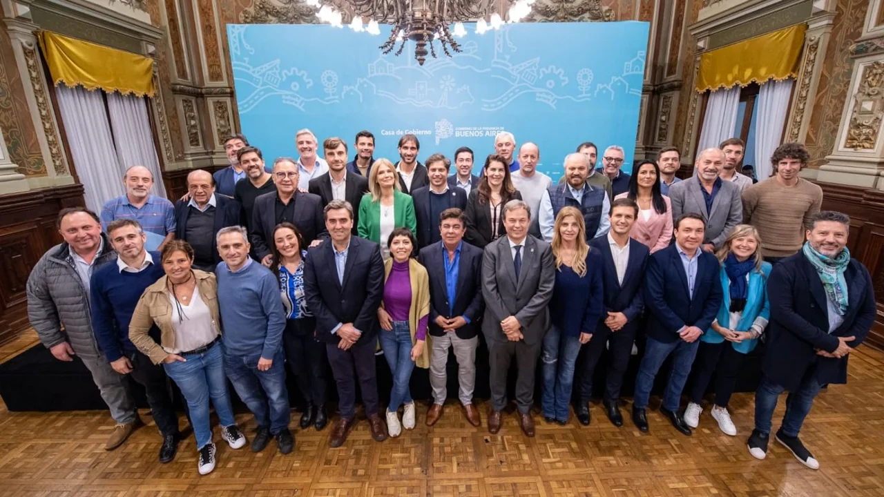 Intendentes apoyan la reelección de Kicillof y no se meten en las PASO