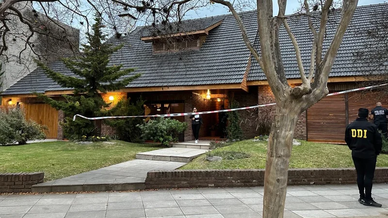 San Antonio de Padua. Asesinan al yerno de un empresario en una entradera en su casa. 