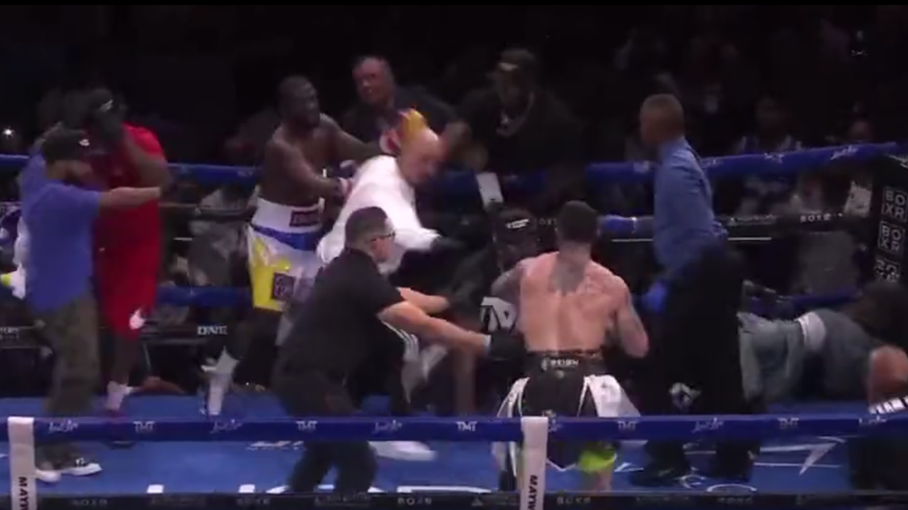 Escándalo total: la pelea entre Mayweather y el nieto de un mafioso terminó en una batalla campal