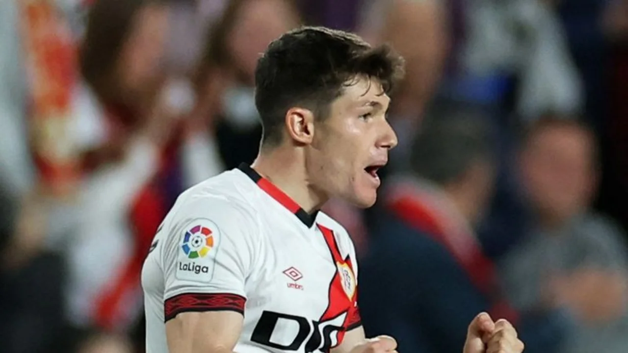 Fran García ficha por el Real Madrid y es convocado a la selección española el mismo día