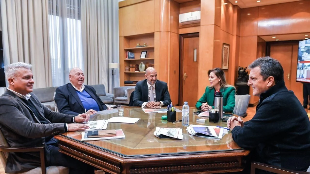 Massa se reunió con el CEO de Aceitera General Deheza, quien le ratificó inversiones por 54 millones de dólares