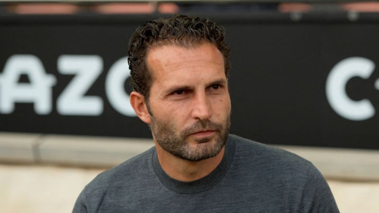El entrenador del Valencia, Rubén Baraja, amplía su contrato hasta 2025