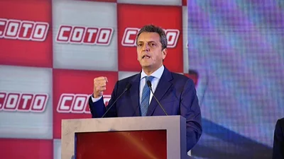 Sergio Massa le apuntó a los empresarios que se llevan "la plata afuera" Sergio Massa le apuntó a los empresarios que se llevan "la plata afuera"