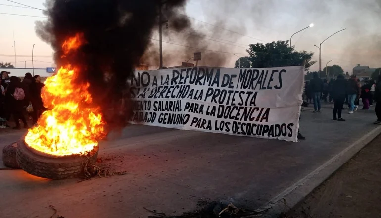 Qué pasa en Jujuy: protestas, represión y reforma constitucional, el minuto a minuto