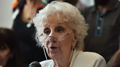 Carlotto convocó a marchar a Plaza de Mayo: "Que no nos sacuda con bayonetas" Carlotto convocó a marchar a Plaza de Mayo: "Que no nos sacuda con bayonetas"