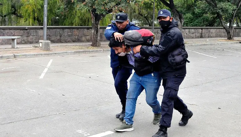 Al menos 68 detenidos tras la represión: entre ellos hay 5 menores y personas con discapacidad