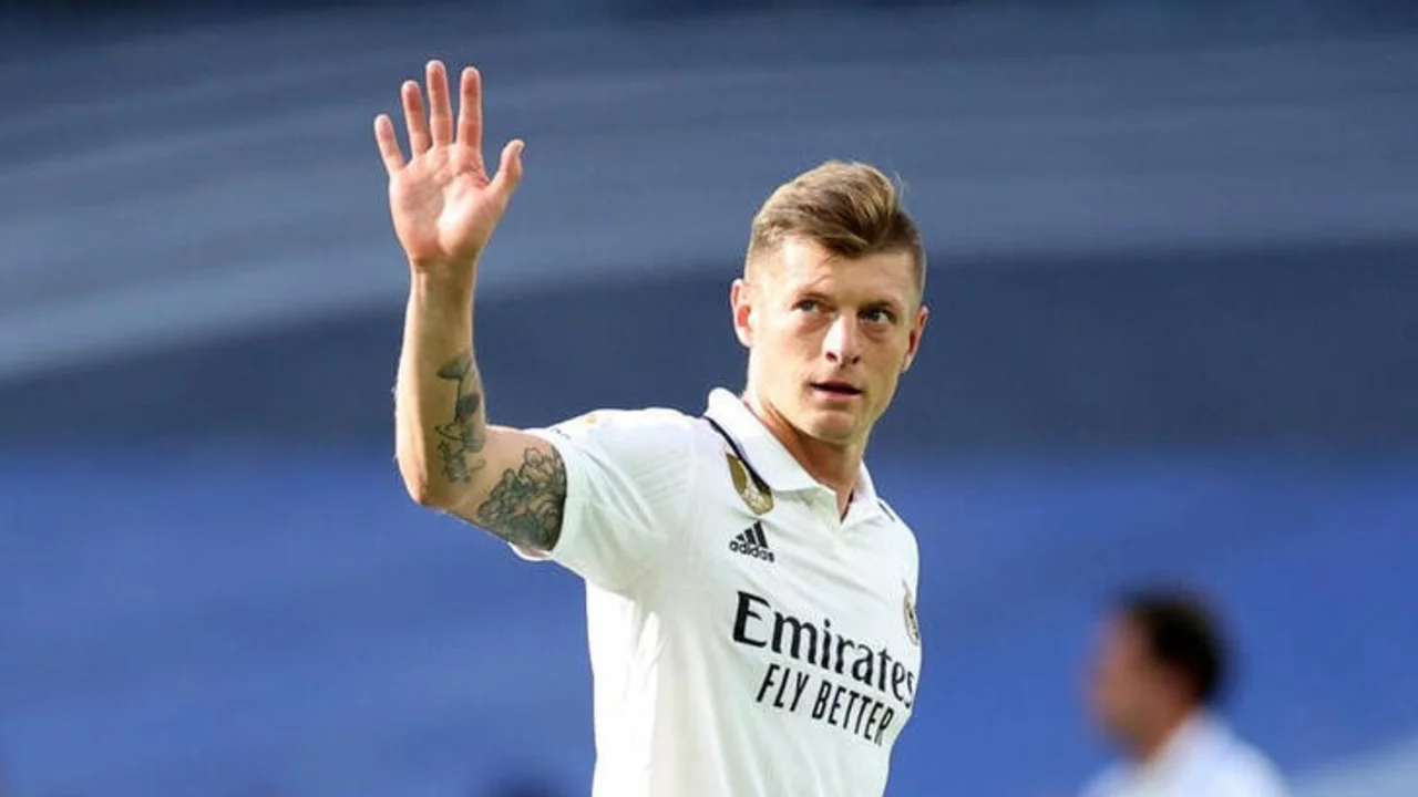 Real Madrid anuncia que Toni Kroos jugará en el club hasta junio de 2024
