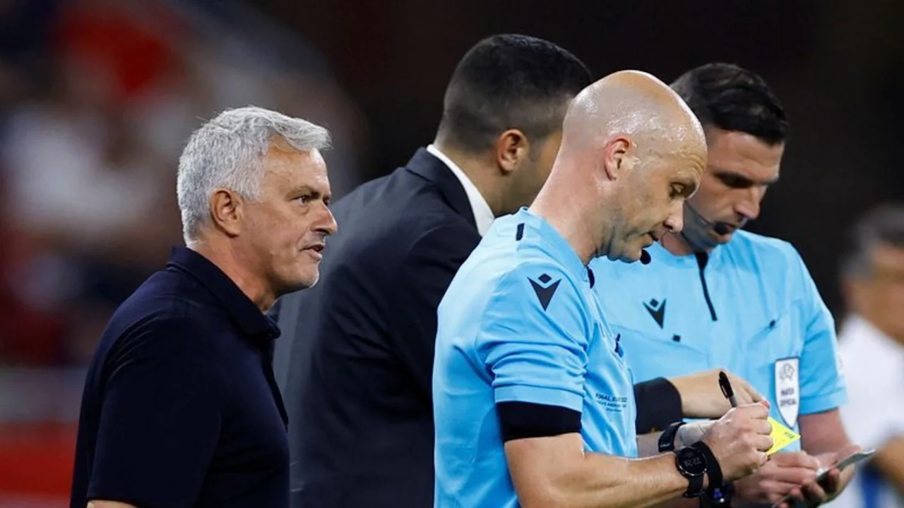 La UEFA sanciona a Mourinho con cuatro partidos por insultar al árbitro Taylor