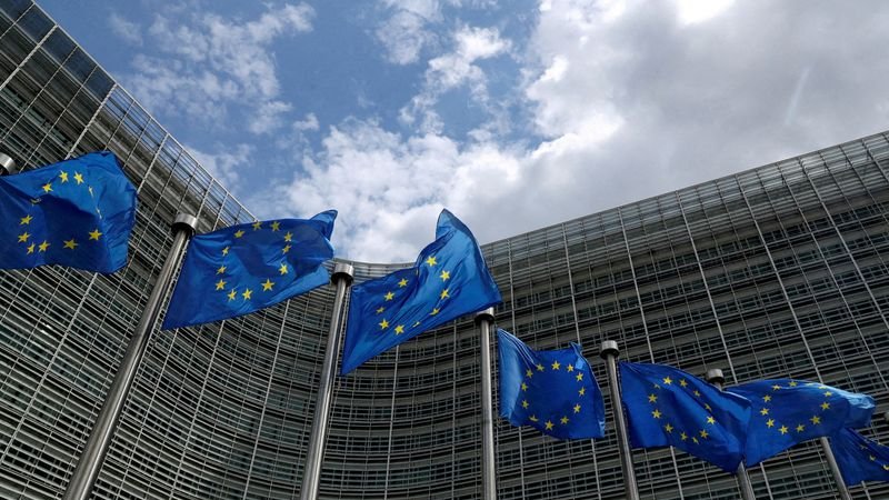 Países UE apoyan proyecto de normas para medios de comunicación, con fusiones en el punto de mira