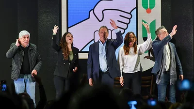 Elecciones 2023: Hugo Moyano y Mayra Arena, precandidatos a diputados en la lista de Scioli Elecciones 2023: Hugo Moyano y Mayra Arena, precandidatos a diputados en la lista de Scioli