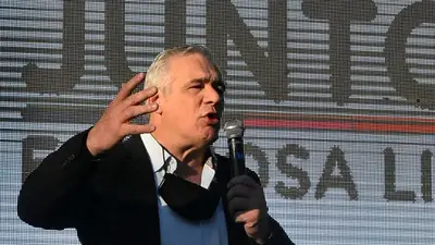 Brutal contradicción: diputado radical confiesa que solo puede viajar poAerolíneas pero la quiere privatizar Brutal contradicción: diputado radical confiesa que solo puede viajar poAerolíneas pero la quiere privatizar