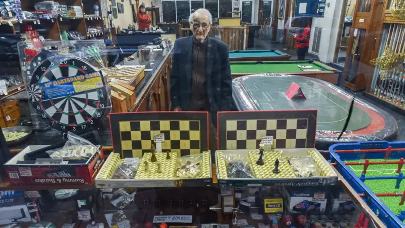 Billares Barrientos: la historia del tradicional negocio que vende mesas de pool y de billar desde 1930
