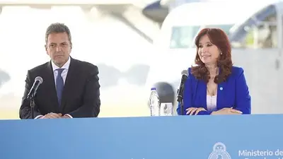 Massa con Cristina Kirchner: "Construyamos una pared contra los que quieran derribar derechos" Massa con Cristina Kirchner: "Construyamos una pared contra los que quieran derribar derechos"