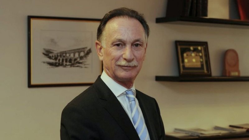 Weiss: "Las empresas de construcción empezaron a mandar telegramas de despido"