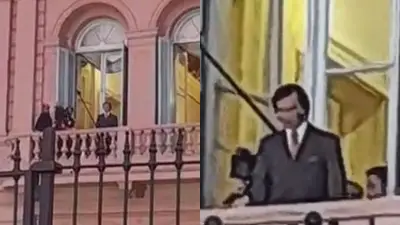 Leonardo Sbaraglia como Carlos Menem en la Casa Rosada Leonardo Sbaraglia como Carlos Menem en la Casa Rosada