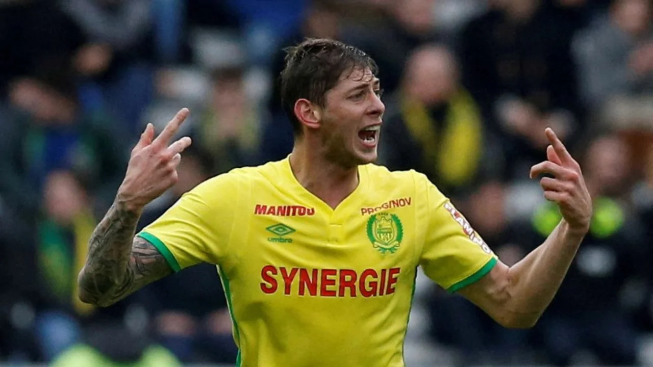 Cardiff dice que la FIFA le ordenó pagar al Nantes los plazos del traspaso de Sala