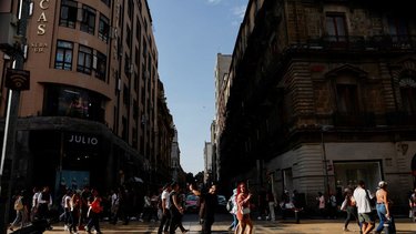 Mexicanos votan en elecciones que coronarán a primera mujer presidenta del país