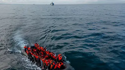 Reino Unido dice que los vuelos de deportación de solicitantes de asilo a Ruanda comenzarán en julio Reino Unido dice que los vuelos de deportación de solicitantes de asilo a Ruanda comenzarán en julio