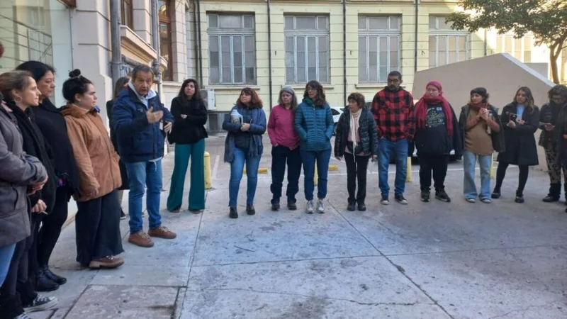 Denuncian que Pullaro despedirá a 50 estatales de planta permanente de la Secretaría de Género