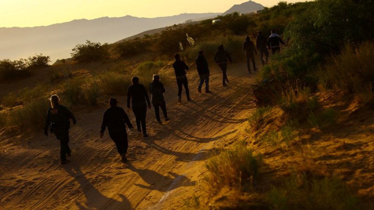 Biden impedirá que inmigrantes pidan asilo en la frontera entre EEUU y México: fuentes