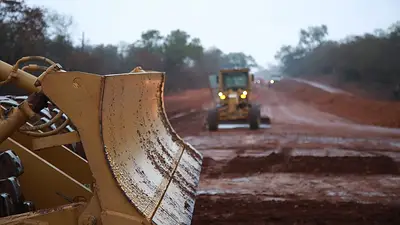 Insfrán le hace frente a la crisis: con fondos provinciales, Formosa desplegó importantes obras viales Insfrán le hace frente a la crisis: con fondos provinciales, Formosa desplegó importantes obras viales