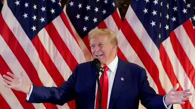 Trump busca atraer a los jóvenes votantes masculinos en su nueva táctica de TikTok Trump busca atraer a los jóvenes votantes masculinos en su nueva táctica de TikTok
