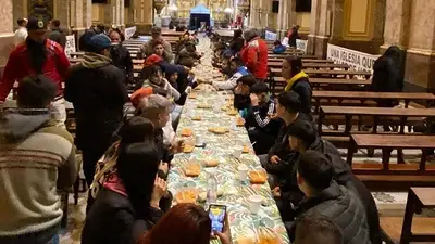 Mientras Milei retrasaba la entrega de alimentos, convertían a la Catedral en comedor Mientras Milei retrasaba la entrega de alimentos, convertían a la Catedral en comedor