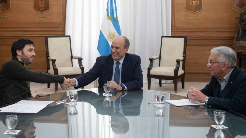 Francos acelera las negociaciones con la oposición dialoguista para evitar nuevas derrotas