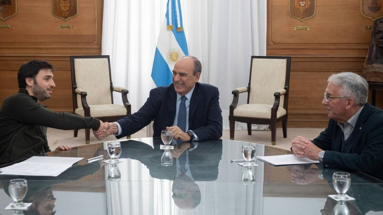 Francos acelera las negociaciones con la oposición dialoguista para evitar nuevas derrotas