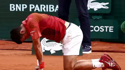Djokovic es operado con éxito de la rodilla tras retirarse del Abierto de Francia Djokovic es operado con éxito de la rodilla tras retirarse del Abierto de Francia