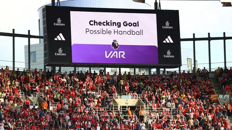 Los equipos de la Premier League votan a favor de mantener el VAR