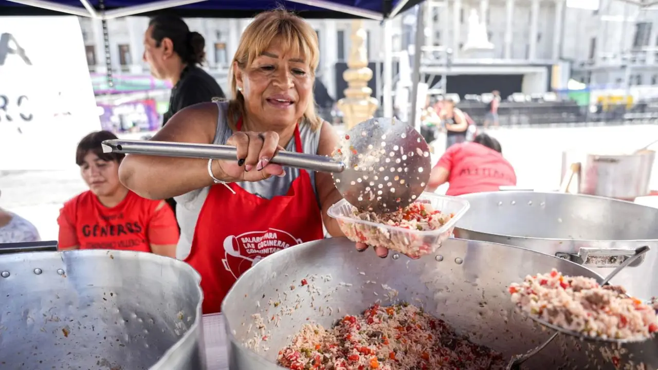 Mujeres, madres y cocineras: las historias detrás de las ollas en los barrios y comedores