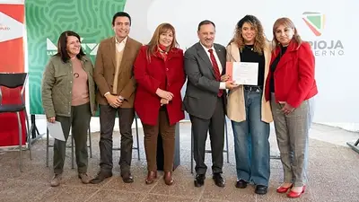 Quintela entregó diplomas y valorizó la gratuidad de la educación pública nacional Quintela entregó diplomas y valorizó la gratuidad de la educación pública nacional
