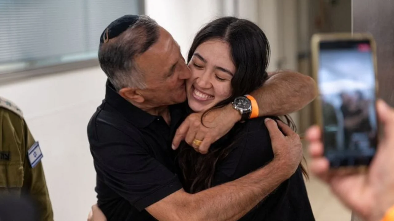 La rehén israelí Noa Argamani, liberada a tiempo para ver a su madre, enferma terminal
