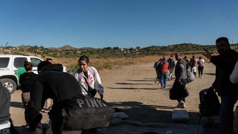 Descienden detenciones de migrantes en frontera EEUU-México tras prohibición de asilo del Gobierno