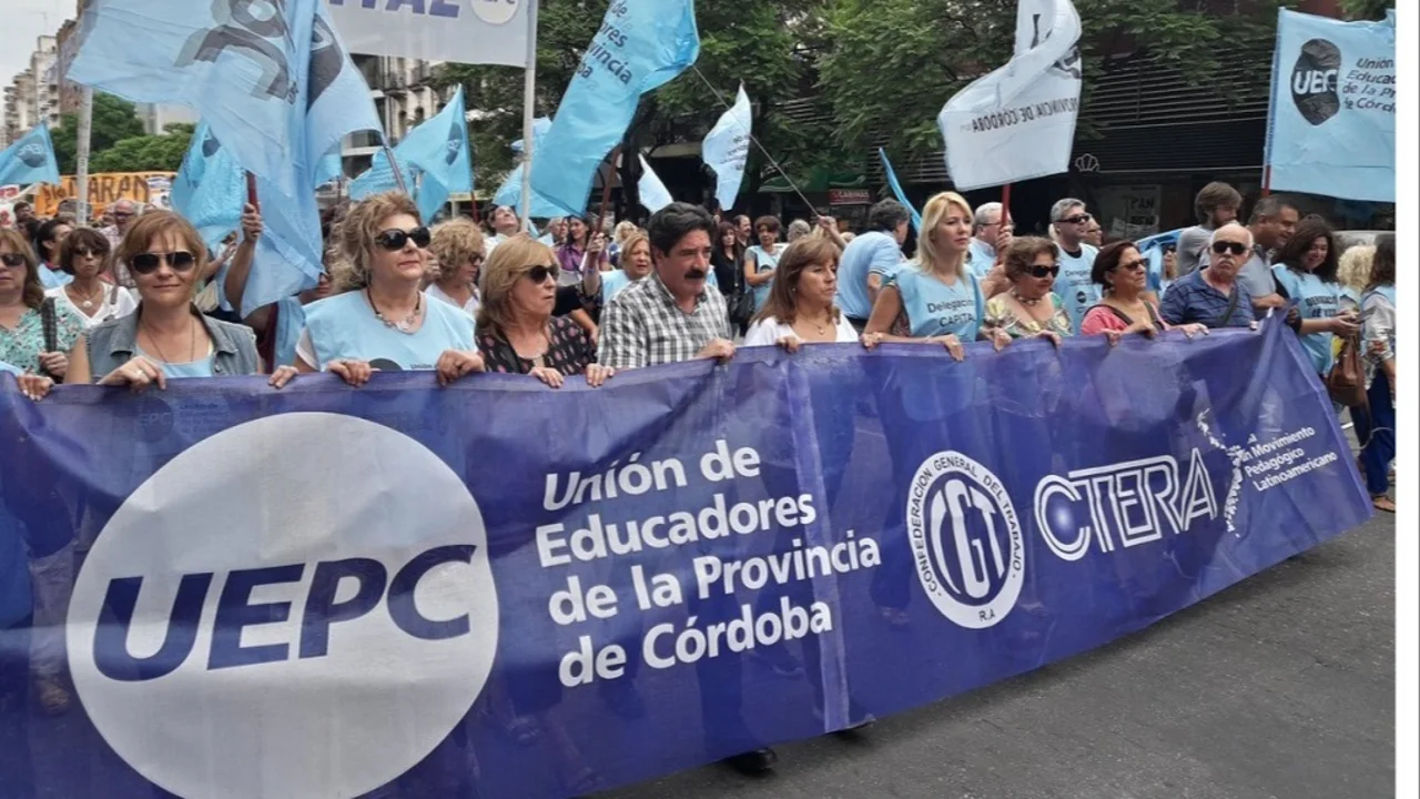 Docentes de Córdoba reclaman una recomposición salarial del 100%: "Hemos hecho un esfuerzo enorme"