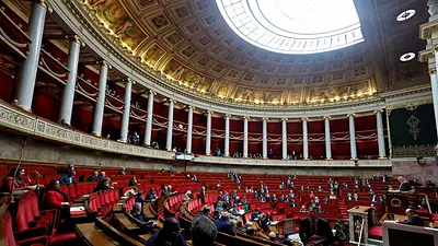 Los partidos franceses se apresuran a buscar alianzas antes de las elecciones anticipadas Los partidos franceses se apresuran a buscar alianzas antes de las elecciones anticipadas