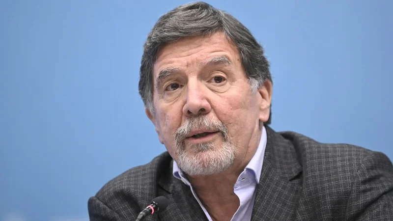 Alberto Sileoni: "Javier Milei fue 17 veces al exterior y una sola vez a una escuela"