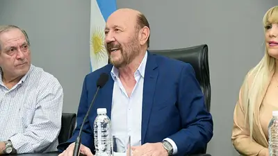 Sin deuda en la provincia: Insfrán anunció el desembolso de más de 65 mil millones de pesos para el pago de un bono para estatales Sin deuda en la provincia: Insfrán anunció el desembolso de más de 65 mil millones de pesos para el pago de un bono para estatales